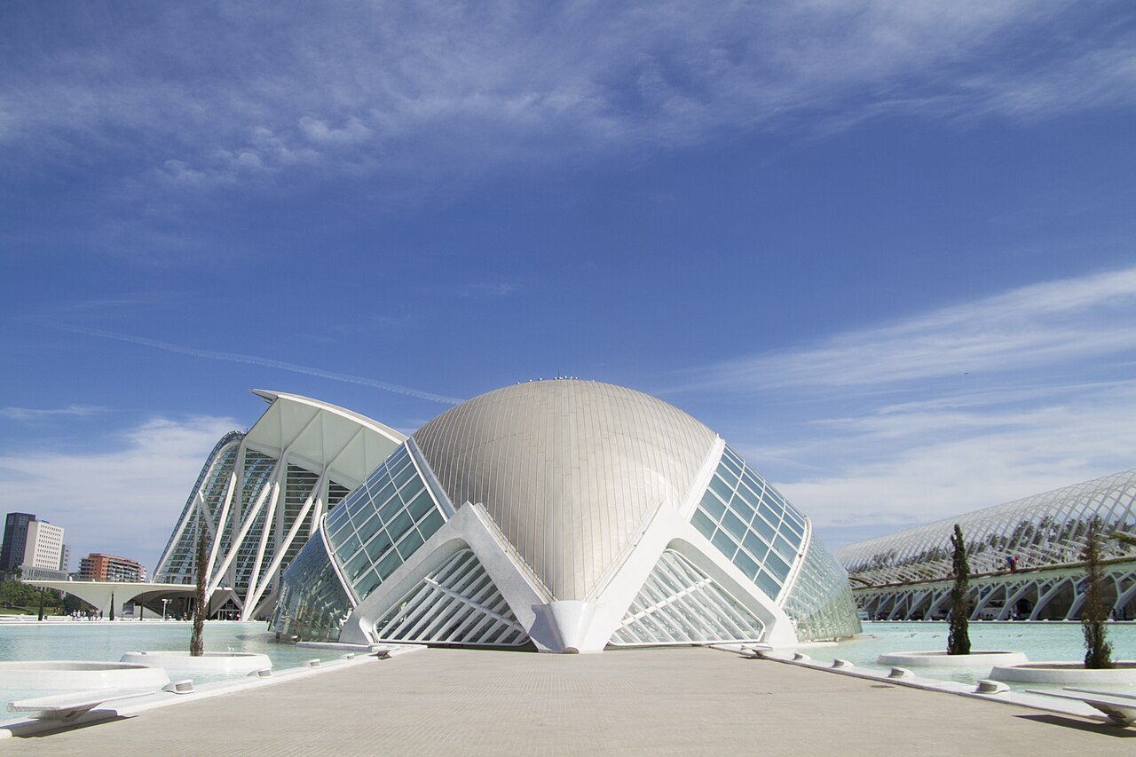 Fotografía ilustrativa de Valencia. Motor y Mediterráneo.